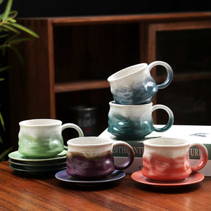 แก้วกาแฟเซรามิกทำมือทรงแปลกตาพร้อมจานรอง ชุดแก้วสไตล์เรโทร แก้วลาเต้สองสี สำหรับน้ำชายามบ่ายและคาเฟ่ที่บ้าน - Product Image 2