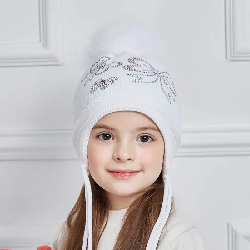 Детская вязаная шапка с помпоном из натурального меха