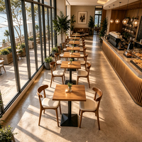 Ensemble de table carrée en bois avec chaises en cuir crème à dossier incurvé et piétement rond, pour restaurant, café moderne, personnalisable, OEM Chine