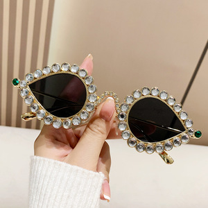 Women Rhinestone Sunglasses Gold Frame UV400 PC Lens <b>Y2K</b> Style Fashion Sun Glasses - Product Image 4