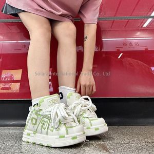 Zapatos de Calle de Moda para Mujer, Primavera 2024, Color Verde Claro, Forro de Malla de Lona, Transpirables, Impermeables, con Estampado de Grafiti Pixelado, Estilo Doble Pan - Product Image 2