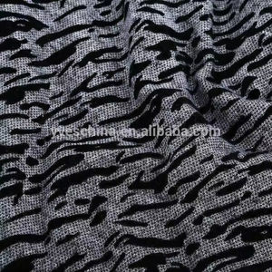 Трикотажное полотно из полиэстера и вискозы с двойным начесом и флокированием, с различными узорами на заказ - Product Image 4