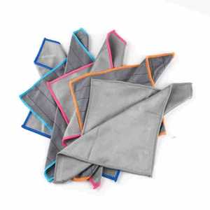Chiffon de nettoyage multi-usages carré gris avec bordure colorée pour le nettoyage des voitures et des vitres - Product Image 1