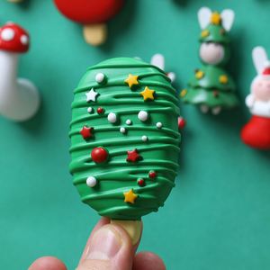 Autocollants magnétiques de Noël pour réfrigérateur, petits cadeaux, décorations de réfrigérateur mignonnes de dessins animés, DIY Père Noël et flocons de neige - Product Image 4