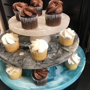 Support à gâteau et présentoir en résine moderne fait à la main avec motif marbré, taille personnalisée pour la décoration <span class=keywords><strong>de</strong></span> la maison et la cérémonie <span class=keywords><strong>de</strong></span> mariage - Product Image 3