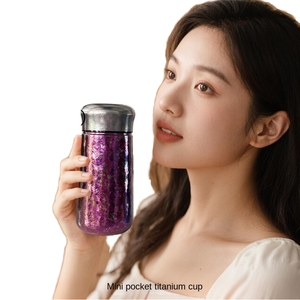 Mini thermos en titane Portable haut de gamme tasse de <span class=keywords><strong>poche</strong></span> de conception moderne pour la séparation du thé tasse d'eau de qualité supérieure - Product Image 1