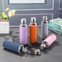 Manchon de protection en néoprène transparent réutilisable sans BPA de 500ml pour bouteille d'eau potable en verre à haute teneur en borosilicate d'eau chaude et froide