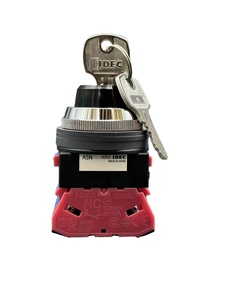 ASN3K11 IDEC Panel Mount/Screw 90. Flat Key N.O./N.C. DPST 10A 440VAC 220VDC 500000Cycles Switch with Key Lock for Panels Screws - Product Image 2