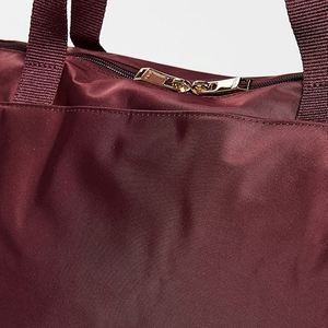 Sac fourre-tout pliable en nylon pour femme, grand format, personnalisable avec logo, résistant à l'eau, réutilisable, avec fermeture éclair, pour la plage, les week-ends, l'été et l'automne - Product Image 2