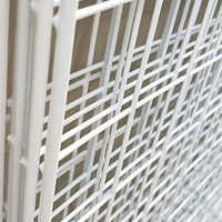 Panneaux rectangulaires en treillis métallique simple face pour présentoirs de vêtements en supermarché et grilles murales pour maternelles - Vente en gros