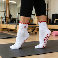 Chaussettes de Pilates et de Yoga Personnalisées Premium Antidérapantes en Silicone Respirantes en Coton Écologiques Anti-Bactériennes à Imprimé Animal Faible MOQ Gratuit