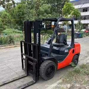 Gebruikte Toyota <span class=keywords><strong>Komatsu</strong></span> 3 <span class=keywords><strong>Ton</strong></span> Vorkheftruck 3.5 <span class=keywords><strong>Ton</strong></span> Zijschuif Vorkheftruck <span class=keywords><strong>4</strong></span>,5 M Dieselmotor Aangedreven Export Levering Poort Pallet Verpakt - Product Image 2