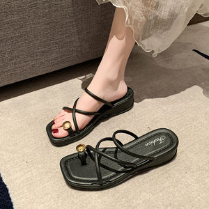 موضة جديدة للنساء والفتيات الصيف في الهواء الطلق أحذية الشاطئ الشرائح النمط الكوري في الهواء الطلق اليومية عارضة التسوق شبشب - Product Image 4