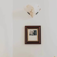 Applique murale LED en cuivre pour chambre à coucher, design simple, moderne, luxueux et créatif, idéale pour couloir d'hôtel et entrée, avec éléments en marbre