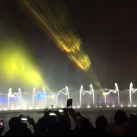 Spectacle de fontaines musicales interactives en acier inoxydable pour projet d'expérience immersive dans un parc à thème Metaverse