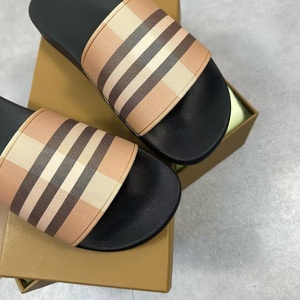 Nuevas Sandalias de Cuña con Estampado a Cuadros para Hombre 2026, de Una Tira, Punta Abierta, Suela de Plataforma Gruesa, Casuales de Verano para Exteriores, Pantuflas para Mujer - Product Image 1