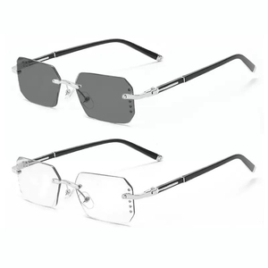 <span class=keywords><strong>Occhiali</strong></span> da Lettura Unisex Senza Montatura in Metallo Fotocromatici <span class=keywords><strong>con</strong></span> <span class=keywords><strong>Filtro</strong></span> <span class=keywords><strong>Luce</strong></span> <span class=keywords><strong>Blu</strong></span>, Modello Quadrato - Product Image 1