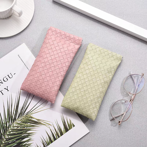 แว่นกันแดดแฟชั่นทรงสี่เหลี่ยมกระเป๋าใส่แว่นตากระเป๋าสตางค์หนัง PU กระเป๋าใส่แว่นตาแบบพกพาโลโก้ออกแบบได้ตามต้องการ - Product Image 3