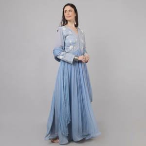 Vestido largo de diseñador para mujer, color azul cielo, con cuentas, lentejuelas y bordados, ideal para eventos. - Product Image 1