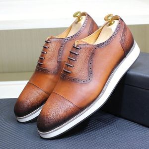 Chaussures Oxford britanniques pour hommes 2026 en cuir véritable haut de gamme, à enfiler, motif graffiti, isolantes et respirantes, style rétro automne - Product Image 1