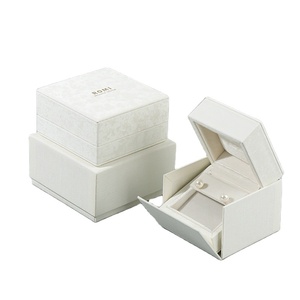 Caja de Almacenamiento de Joyería Japonesa Moderna, Caja de Regalo Cuadrada Blanca para Collar, Anillo, Pendientes, Pulsera, Presentación de Accesorios de Alta Gama - Product Image 3