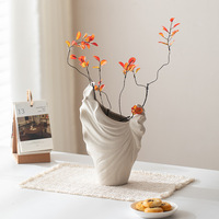 Vase plat en céramique mate semi-artisanale, design feuille de bananier, style minimaliste moderne, pour arrangement floral créatif, décoration de table de salon