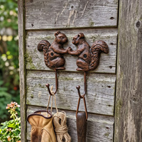 Nouvelle Arrivée Transfrontalière : Crochets Muraux Créatifs en Fonte Style Nordique, Motif Couple d'Écureuils, pour Décoration de B&B, Villas et Jardins