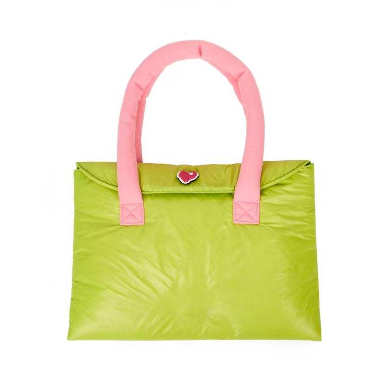 สีเขียวอ่อน