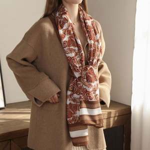 ผ้าพันคอแฟชั่นสำหรับฤดูหนาว ผลิตจากโพลีเอสเตอร์ 100% ลายพิมพ์แคชเมียร์ เหมาะสำหรับห้องแอร์ รุ่น YHK0020 สำหรับผู้หญิง - Product Image 3