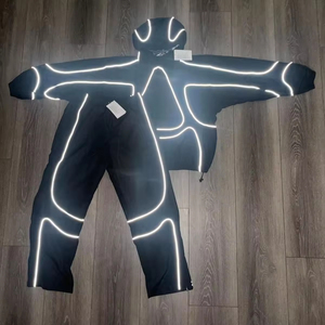 Chaqueta con capucha y cremallera reflectante 3M con logotipo bordado personalizado, conjunto de chándal de nailon estilo urbano con rayas y cuello alto para hombre - Product Image 2