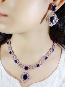 Ensemble de boucles d'oreilles collier clouté de diamants américains plaqués argent pour femme en laiton fait à la main Mang Tikka pour les mariages et les fêtes - Product Image 4