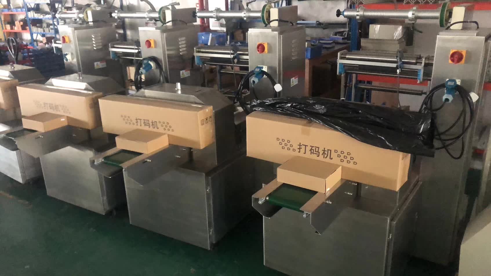 Один двухполосный сэндвич-печенье с кремом, варенье, машина для изготовления шоколада, соединение рядов множества