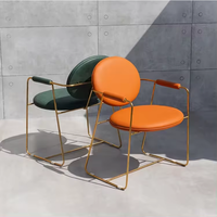 Chaise de salle à manger créative de luxe légère maison moderne simple hôtel café dressing chaise en cuir