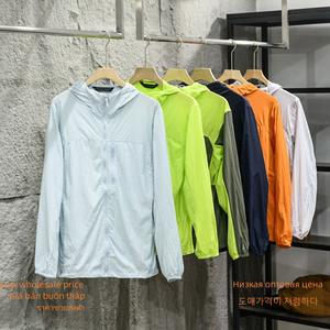 Veste Coupe-Vent Légère d'Été Décontractée Unisexe pour Homme et Femme Vêtement d'Extérieur à Capuche et Col Montant avec Fermeture Éclair Protection Solaire pour Couple - Product Image 1