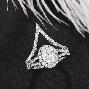 Anillo de Compromiso de Diamantes en Oro Blanco para Mujer Q133, Corte Brillante Redondo, Color G Natural, Diseño Halo - Product Image 2