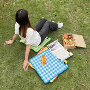 Mini Cojín de Alta Calidad con Logotipo Personalizado, Manta de Picnic para Exteriores, Alfombra de Playa Portátil para Viajes y Camping, Resistente al Arena y al Agua - Product Image 2
