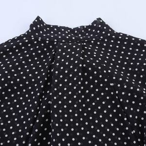 Blusa informal de manga larga para mujer, con cuello de lazo y estampado de lunares negros, color negro - Product Image 3