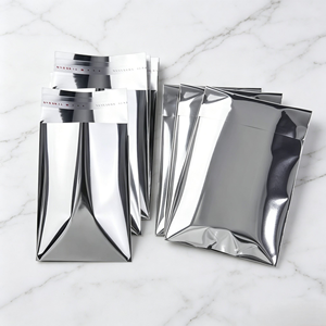 Sac d'emballage scellé sur 3 côtés, couleur argent, laminé BOPP VMPET PE, barrière thermoscellable - Product Image 6