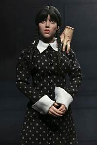 NECA 42400 <span class=keywords><strong>Wednesday</strong></span> Addams (Tenue Classique) Figurine Articulée en Plastique de 8 Pouces 14+ Boîte Couleur - Product Image 3