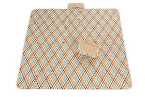 Grande couverture de pique-nique imperméable et pliable Rainbow Grid 57"x71" pour l'extérieur, tapis de plage anti-sable pour parc et pelouse - Product Image 4