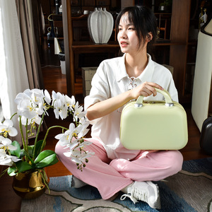 Estuche de Maquillaje Compacto de Viaje de Inspiración Japonesa para Mujer con Diseño de Gancho para Colgar, Compatible con Equipaje de 14 Pulgadas - Product Image 2