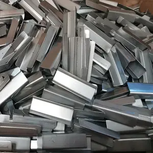 Parti di stampaggio leggere in alluminio a forma di u di fabbricazione di fabbrica di metallo personalizzate