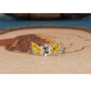 Elegante Anillo de Corona Hexagonal con Diamante Amarillo de Lujo, Joyería Hecha a Mano, Diamantes Brillantes, Diseño Atemporal, Perfecto - Product Image 1
