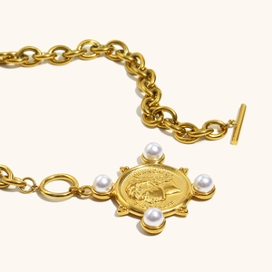 Dingran kalung liontin koin baja tahan karat berlapis emas gesper OT dengan aksen mutiara perhiasan terinspirasi antik - Product Image 6