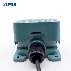 Interruptor de Pedal Eléctrico Industrial XURUI de 10A 250V AC con Tecnología de Botón Pulsador XF3, Clasificación IP54, Certificación TUV CE - Product Image 3
