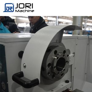 Torno manual de alta precisión CW6280 Torno de cabeza de engranaje Distancia de 2000mm entre centros para metal - Product Image 4