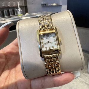 Nouvelle Arrivée Montre Femme H de Luxe Léger en Alliage avec Bracelet en Acier, Montre-Bracelet Carrée Simple à Quartz Tendance pour Étudiantes - Product Image 1