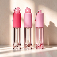 Flacon vide pour huile à lèvres 3,8 ml, design Kawaii mignon, avec décor cœur et fraise, chaîne pendentif et couvercle côtelé, flacon transparent pour gloss à lèvres