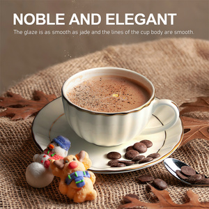 Fabrieksspecifieke Britse Afternoon <span class=keywords><strong>Tea</strong></span> Kop en Schotel, Bone <span class=keywords><strong>China</strong></span> Theemokken met Gouden Rand