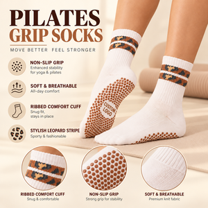 Chaussettes de yoga et de Pilates personnalisées à rayures léopard blanches, antidérapantes avec points en silicone, à revers, pour femmes, OEM pour studio - Product Image 1
